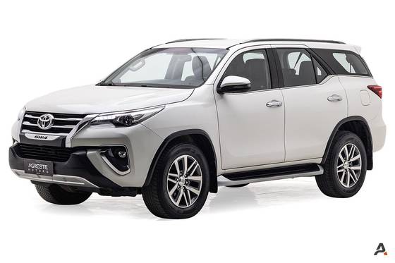 TOYOTA HILUX SW4 2.8 SRX 4X4 7 LUGARES 16V TURBO INTERCOOLER DIESEL 4P AUTOMÁTICO
